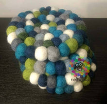 Load image into Gallery viewer, Felt Ball Trivet and Coasters Set. 100 % Wool