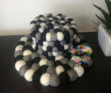 Load image into Gallery viewer, Felt Ball Trivet and Coasters Set. 100 % Wool