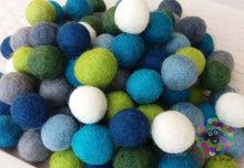 Load image into Gallery viewer, 2 cm Felt Balls. Wool Pom pom Nursery Garland Decoration 100 % Wool - DIY Craft