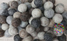 Load image into Gallery viewer, 1 cm / 10 mm Felt Balls. Wool Pom pom Nursery Garland Decoration. 5 Natural color 100 % Wool - DIY Craft