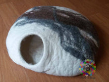 Load image into Gallery viewer, Large Felt Cat Cave (40 cm or 16 Inches Diameter) / Cat Bed / Pet Bed / Puppy Bed / Cat House. 100 % Wool Natural Color, Handmade