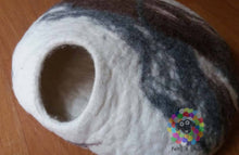 Load image into Gallery viewer, Large Felt Cat Cave (40 cm or 16 Inches Diameter) / Cat Bed / Pet Bed / Puppy Bed / Cat House. 100 % Wool Natural Color, Handmade