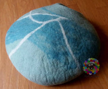 Load image into Gallery viewer, Large Size Felt Cat Cave (40 cm or 16 Inches Diameter) Cat Bed / Pet Bed / Puppy Bed / Cat House. 100 % Wool Natural Color