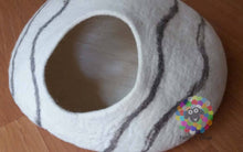 Load image into Gallery viewer, LARGE Felt Cat Cave (40 cm or 16 Inches Diameter) Cat Bed / Pet Bed / Puppy Bed / Cat House. 100 % Wool Natural Color