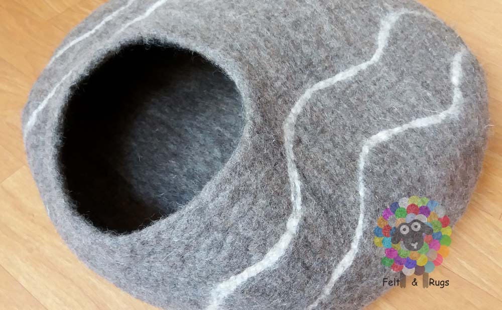 EXTRA LARGE Felt Cat Cave ( 50 cm or 20 Inches Diameter)) / Cat Bed / Pet Bed / Puppy Bed / Cat House. 100 % Wool . Handmade in Nepal