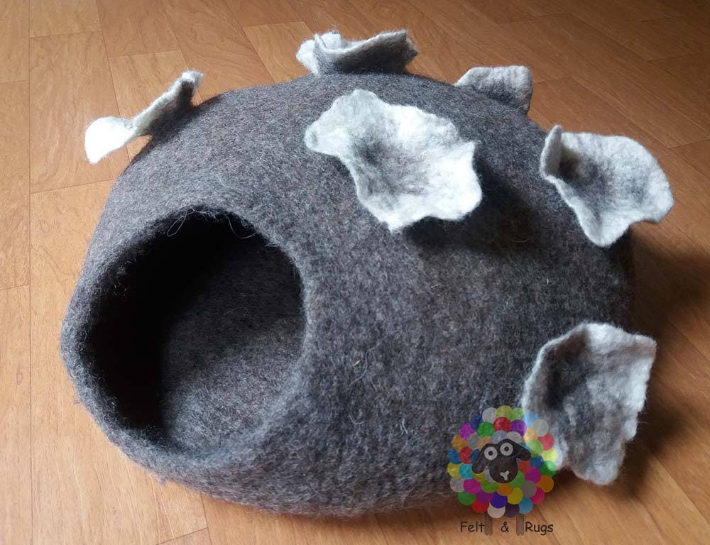 Felt Cat Cave (40 cm or 16 Inches Diameter) Cat Bed / Pet Bed / Puppy Bed / Cat House. 100 % Wool Natural Color