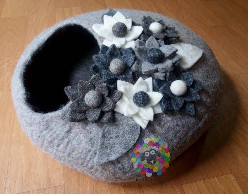 LARGE Felt Cat Cave  (40 cm or 16 Inches Diameter) Cat Bed / Pet Bed / Puppy Bed / Cat House. 100 % Wool Natural Color