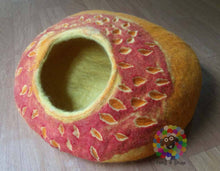 Load image into Gallery viewer, Felt Cat Cave (40 cm or 16 Inches Diameter) Cat Bed / Pet Bed / Puppy Bed / Cat House. 100 % Wool Natural Color