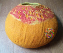 Load image into Gallery viewer, Felt Cat Cave (40 cm or 16 Inches Diameter) Cat Bed / Pet Bed / Puppy Bed / Cat House. 100 % Wool Natural Color