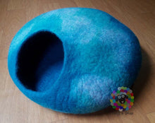 Load image into Gallery viewer, Felt Cat Cave (40 cm or 16 Inches Diameter) Cat Bed / Pet Bed / Puppy Bed / Cat House. 100 % Wool Natural Color
