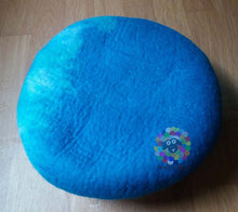 Load image into Gallery viewer, Felt Cat Cave (40 cm or 16 Inches Diameter) Cat Bed / Pet Bed / Puppy Bed / Cat House. 100 % Wool Natural Color