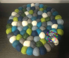 Load image into Gallery viewer, Felt Ball Trivet and Coasters Set. 100 % Wool
