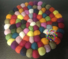 Load image into Gallery viewer, Multicolored Felt Ball Trivet and Coasters Set. 100 % Wool