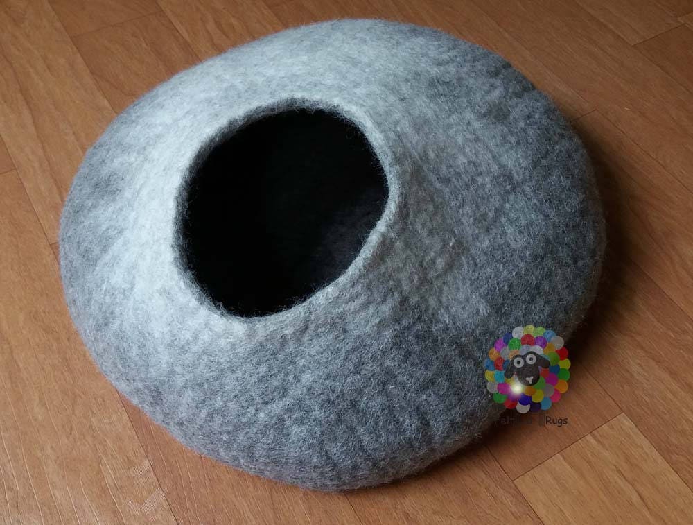 Large Felt Cat Cave  (40 cm or 16 Inches Diameter) / Cat Bed / Pet Bed / Puppy Bed / Cat House. 100 % Wool Natural Color