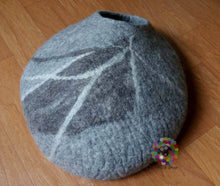 Load image into Gallery viewer, Large Felt Cat Cave (40 cm or 16 Inches Diameter) Cat Bed / Pet Bed / Puppy Bed / Cat House. 100 % Wool Natural Color