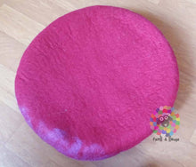 Load image into Gallery viewer, LARGE Felt Cat Cave (40 cm or 16 Inches Diameter) Cat Bed / Pet Bed / Puppy Bed / Cat House. 100 % Wool Natural Color