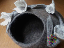 Load image into Gallery viewer, Large Felt Cat Cave (40 cm or 16 Inches Diameter) Cat Bed / Pet Bed / Puppy Bed / Cat House. 100 % Wool Natural Color