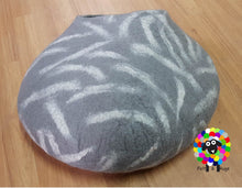 Load image into Gallery viewer, LARGE Felt Cat Cave (40 cm or 16 Inches Diameter) Cat Bed / Pet Bed / Puppy Bed / Cat House. 100 % Wool Natural Color