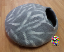Load image into Gallery viewer, LARGE Felt Cat Cave (40 cm or 16 Inches Diameter) Cat Bed / Pet Bed / Puppy Bed / Cat House. 100 % Wool Natural Color
