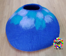Load image into Gallery viewer, LARGE Felt Cat Cave / 40 cm or 16 Inches Diameter / Cat Bed / Pet Bed / Puppy Bed / Cat House. 100 % Wool
