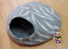 Load image into Gallery viewer, LARGE Felt Cat Cave (40 cm or 16 Inches Diameter) Cat Bed / Pet Bed / Puppy Bed / Cat House. 100 % Wool Natural Color