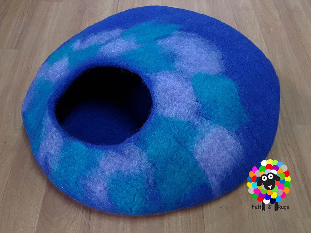 LARGE Felt Cat Cave / 40 cm or 16 Inches Diameter / Cat Bed / Pet Bed / Puppy Bed / Cat House. 100 % Wool