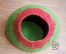 Load image into Gallery viewer, LARGE Felt Cat Cave (40 cm or 16 Inches Diameter) Cat Bed / Pet Bed / Puppy Bed / Cat House. 100 % Wool . Handmade in NEPAL