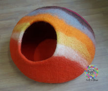 Load image into Gallery viewer, Large Felt Cat Cave (40 cm or 16 Inches Diameter) Cat Bed / Pet Bed / Puppy Bed / Cat House. 100 % Wool / Handmade in NEPAL
