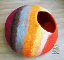 Load image into Gallery viewer, Large Felt Cat Cave (40 cm or 16 Inches Diameter) Cat Bed / Pet Bed / Puppy Bed / Cat House. 100 % Wool / Handmade in NEPAL