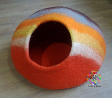Load image into Gallery viewer, Large Felt Cat Cave (40 cm or 16 Inches Diameter) Cat Bed / Pet Bed / Puppy Bed / Cat House. 100 % Wool / Handmade in NEPAL
