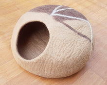 Load image into Gallery viewer, Large Felt Cat Cave (40 cm or 16 Inches Diameter) Cat Bed / Pet Bed / Puppy Bed / Cat House. 100 % Wool Natural Color