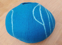 Load image into Gallery viewer, LARGE Felt Cat Cave (40 cm or 16 Inches Diameter) Cat Bed / Pet Bed / Puppy Bed / Cat House. 100 % Wool, HANDMADE