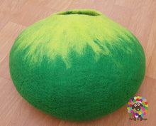 Load image into Gallery viewer, LARGE Felt Cat Cave  (40 cm or 16 Inches Diameter) Cat Bed / Pet Bed / Puppy Bed / Green Cat House. 100 % Wool . HANDMADE
