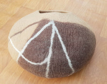 Load image into Gallery viewer, Large Felt Cat Cave (40 cm or 16 Inches Diameter) Cat Bed / Pet Bed / Puppy Bed / Cat House. 100 % Wool Natural Color