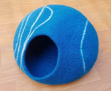 Load image into Gallery viewer, LARGE Felt Cat Cave (40 cm or 16 Inches Diameter) Cat Bed / Pet Bed / Puppy Bed / Cat House. 100 % Wool, HANDMADE