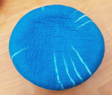 Load image into Gallery viewer, LARGE Felt Cat Cave (40 cm or 16 Inches Diameter) Cat Bed / Pet Bed / Puppy Bed / Cat House. 100 % Wool, HANDMADE