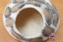 Load image into Gallery viewer, LARGE Felt Cat Cave (40 cm or 16 Inches Diameter) Cat Bed / Pet Bed / Puppy Bed / Cat House. 100 % Wool / Handmade in NEPAL