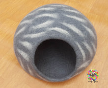 Load image into Gallery viewer, LARGE Felt Cat Cave (40 cm or 16 Inches Diameter) Cat Bed / Pet Bed / Puppy Bed / Cat House. 100 % Wool