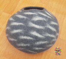 Load image into Gallery viewer, LARGE Felt Cat Cave (40 cm or 16 Inches Diameter) Cat Bed / Pet Bed / Puppy Bed / Cat House. 100 % Wool