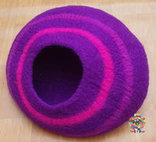 Load image into Gallery viewer, Large Felt Cat Cave (40 cm or 16 Inches Diameter) Cat Bed / Pet Bed / Puppy Bed / Cat House. 100 % Wool