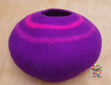 Load image into Gallery viewer, Large Felt Cat Cave (40 cm or 16 Inches Diameter) Cat Bed / Pet Bed / Puppy Bed / Cat House. 100 % Wool