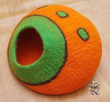 Load image into Gallery viewer, Large Felt Cat Cave (40 cm or 16 Inches Diameter) Cat Bed / Pet Bed / Puppy Bed / Cat House. 100 % Wool