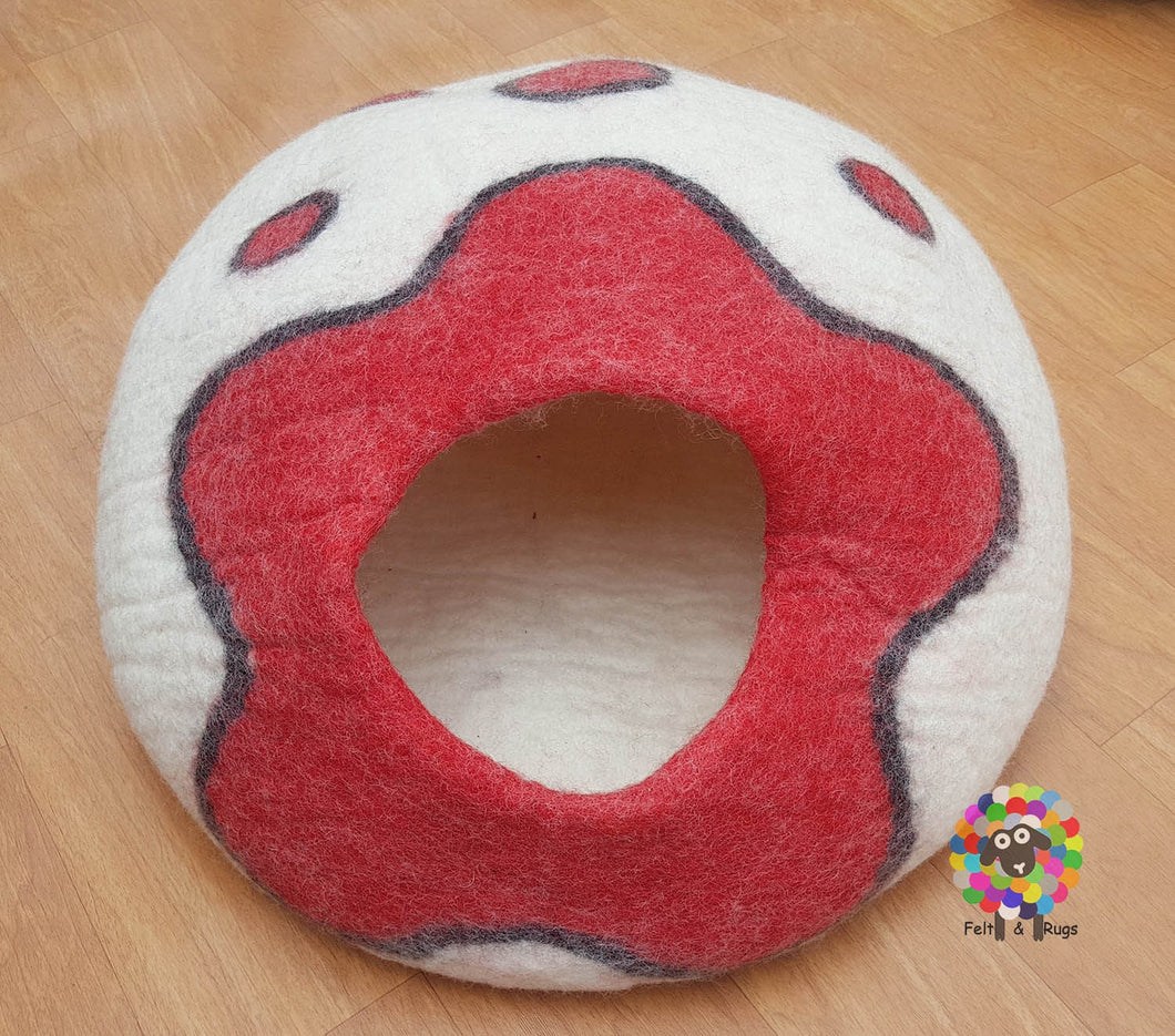 LARGE Felt Cat Cave  (40 cm or 16 Inches Diameter) Cat Bed / Pet Bed / Puppy Bed / Cat House. 100 % Wool, HANDMADE