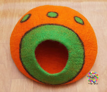 Load image into Gallery viewer, Large Felt Cat Cave (40 cm or 16 Inches Diameter) Cat Bed / Pet Bed / Puppy Bed / Cat House. 100 % Wool