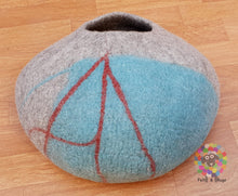 Load image into Gallery viewer, XXLARGE Felt Cat Cave  (60 cm /24 inches diameter) / Cat Bed / Pet Bed / Puppy Bed / Cat House. 100 % Wool . Handmade in Nepal
