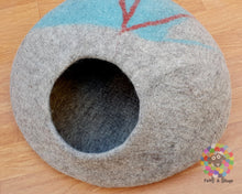Load image into Gallery viewer, XXLARGE Felt Cat Cave  (60 cm /24 inches diameter) / Cat Bed / Pet Bed / Puppy Bed / Cat House. 100 % Wool . Handmade in Nepal
