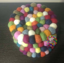 Load image into Gallery viewer, Multicolored Felt Ball Trivet and Coasters Set. 100 % Wool
