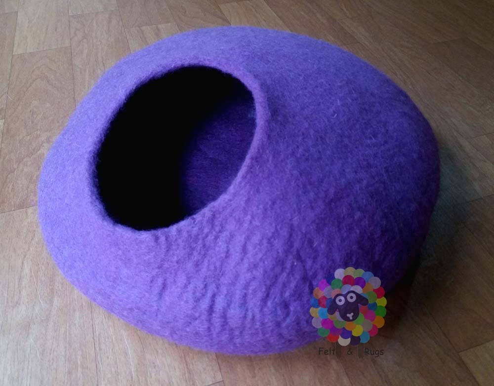 LARGE  Cat Cave  (40 cm or 16 Inches Diameter) Cat Bed / Pet Bed / Puppy Bed / Cat House. 100 % Wool .