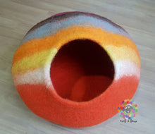 Load image into Gallery viewer, Large Felt Cat Cave  (40 cm or 16 Inches Diameter) Cat Bed / Pet Bed / Puppy Bed / Cat House. 100 % Wool / Handmade in NEPAL
